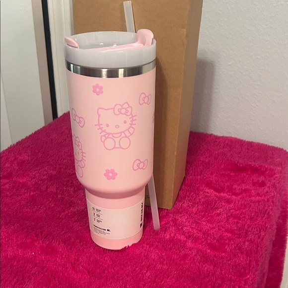 Stanley Pink Hello Kitty Quencher Tumbler - Picture 4 of 4